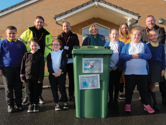 Coveris Winsfords Recycling-Erziehungsprogramm mit der Wharton CE Primary School und der Lane End Group für die "No Waste" Woche